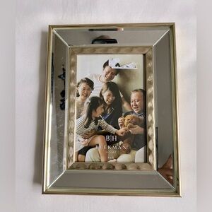B|H BEEKMAN HOME Elegant Gold and Glass Picture Frame